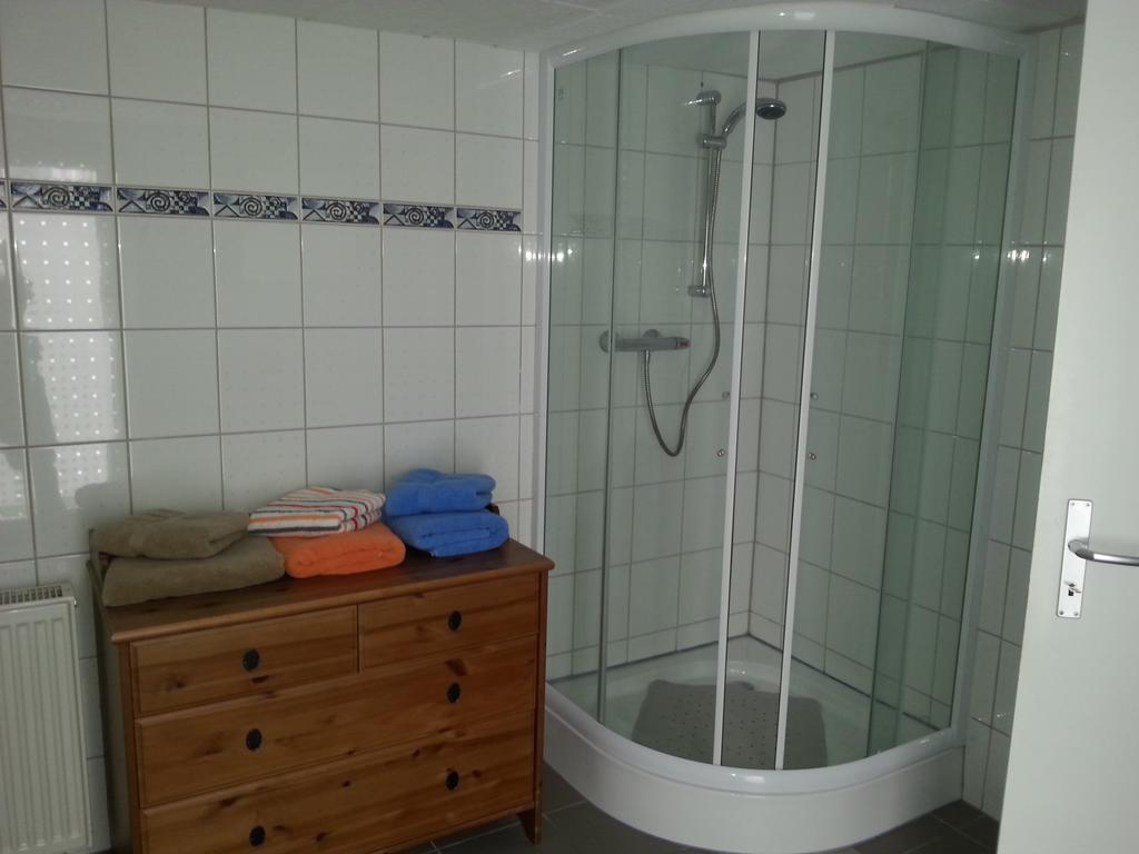 Ferienwohnung Am Nuerburgring Adenau Szoba fotó