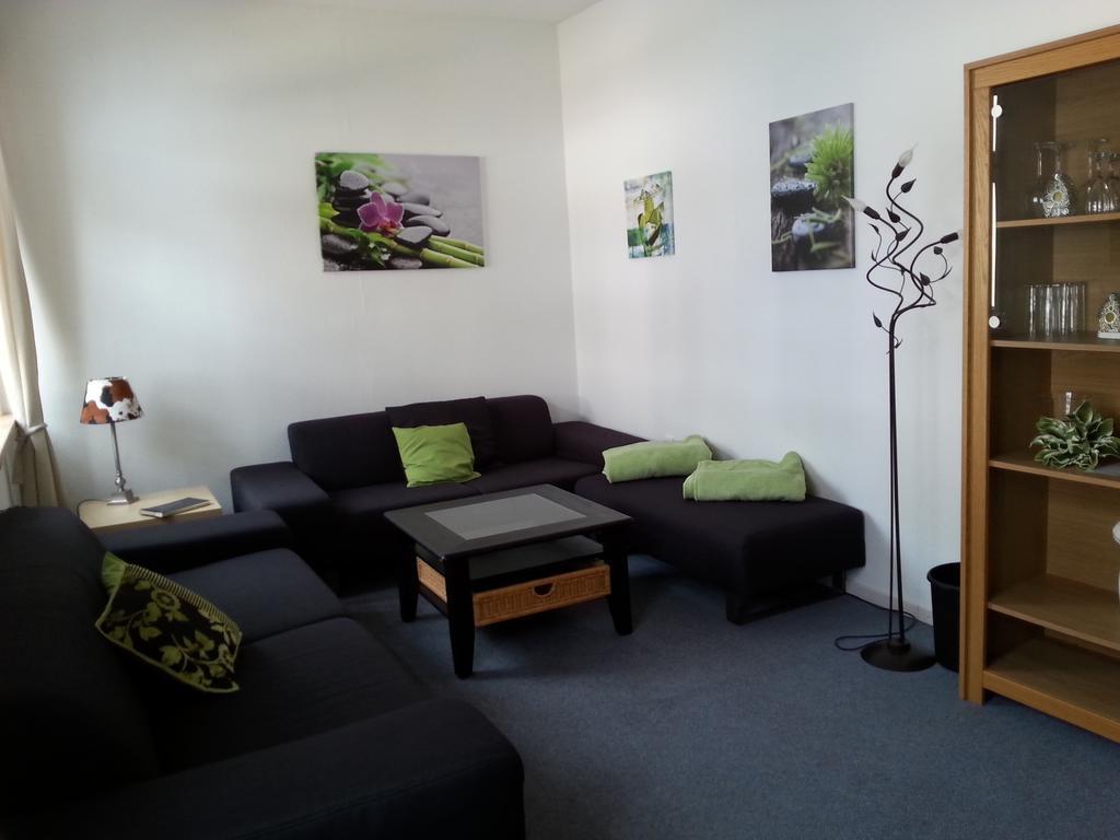 Ferienwohnung Am Nuerburgring Adenau Szoba fotó