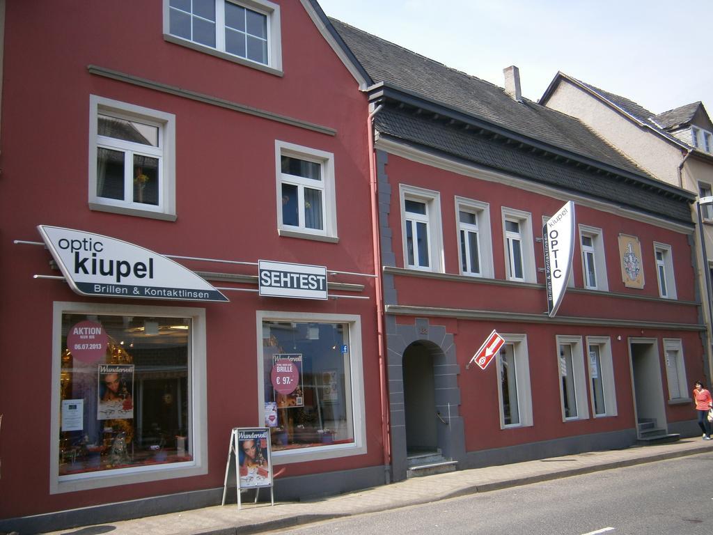 Ferienwohnung Am Nuerburgring Adenau Szoba fotó